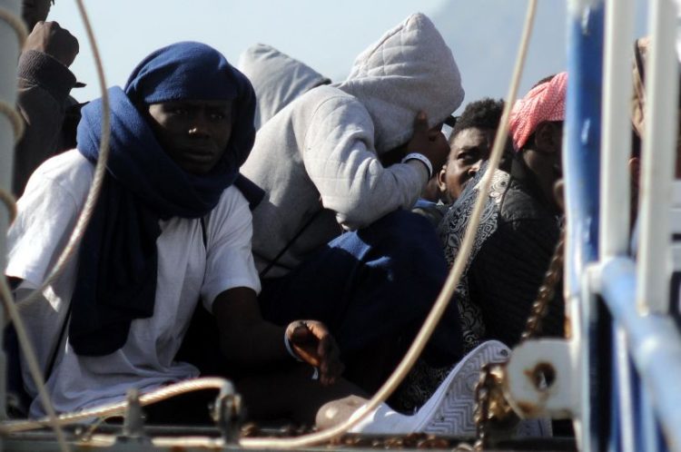 Immigrazione, operazioni in Tunisia e Libia contro trafficanti
