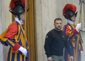 Zelensky “Putin è isolato, le sue difficoltà avvicinano la pace”