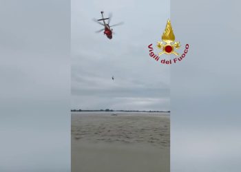 Maltempo, Vigili del Fuoco salvano persone bloccate in casa dall’acqua