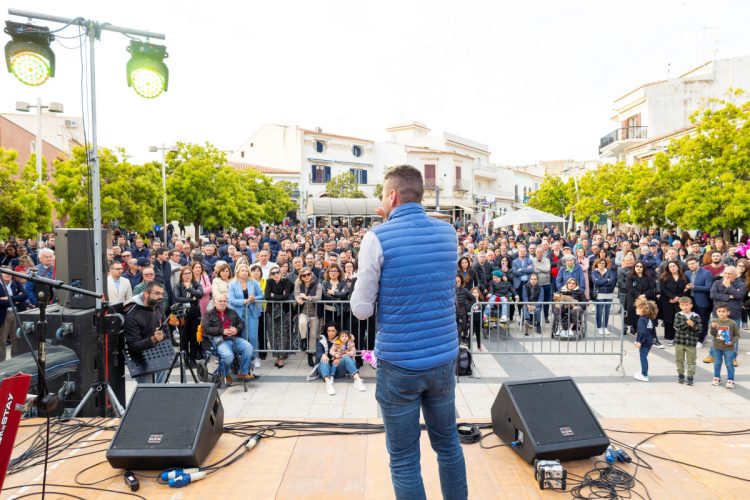 Tantissime persone a Marina di Ragusa per l'apertura della campagna elettorale di Riccardo Schininà