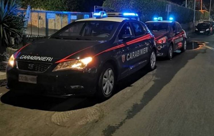 Vittoria, distrugge distributore automatico: arrestato