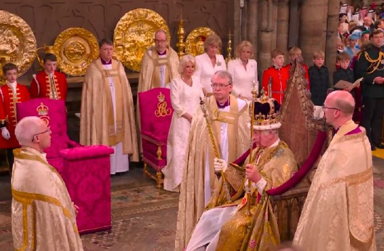 Carlo III incoronato Re, sovrano di un regno nuovo e diverso