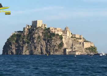 Residenze irregolari a Ischia, scoperte 40 “prime case” fittizie