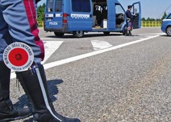 Comiso, scappa all’Alt della Polizia: denunciato 19enne