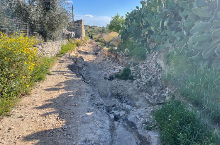 Comiso, Gigi Bellassai (Pd): dopo mesi dall'alluvione la strada è ancora sventrata e impraticabile