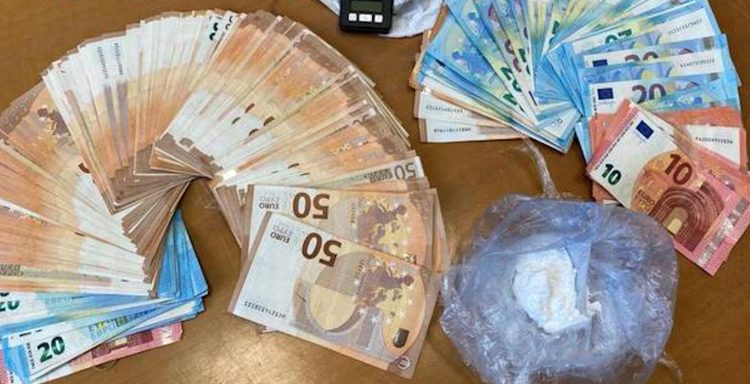 Ragusa, droga e 16 mila euro in contanti: arrestate 2 persone