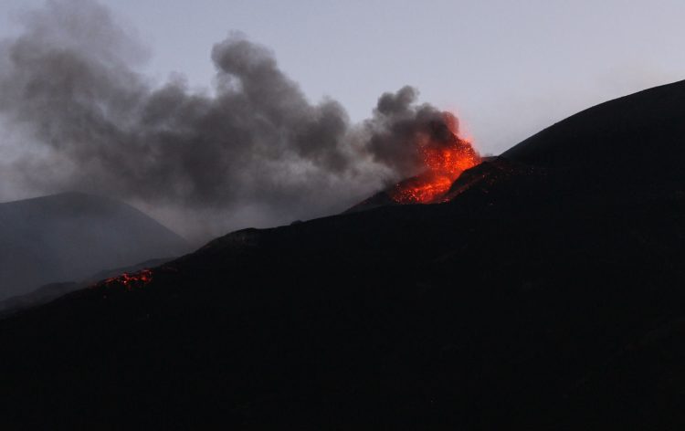 Etna, debole attività stromboliana dal Sud-Est