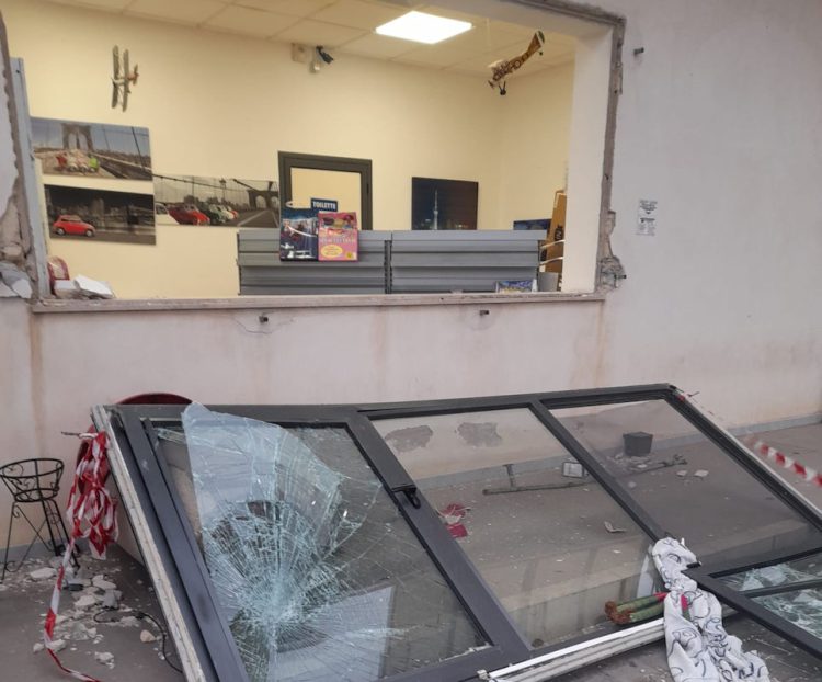 Ladri nella notte in un bar a Vittoria