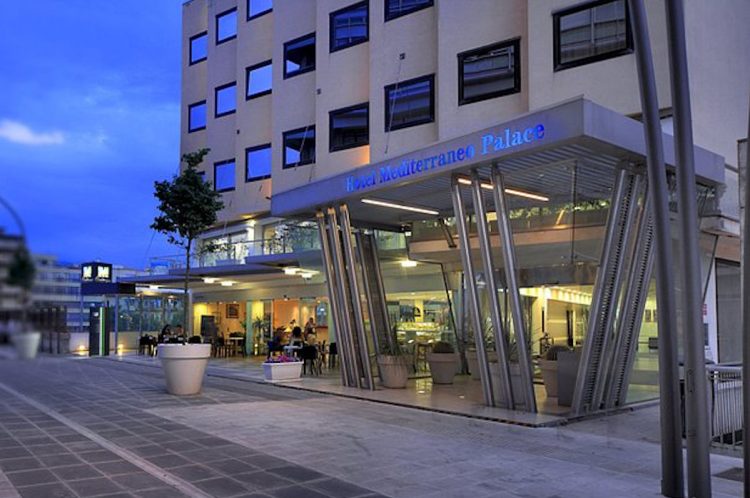 Ragusa-Real Aversa, l'Hotel Mediterraneo Palace querela il principe Emanuele Filiberto: controlli Nas negativi