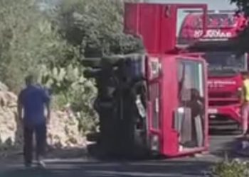 Incidente stradale a Modica: furgone si ribalta