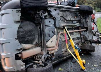 Incidente a Scicli, auto cappotta: ferita una giovane