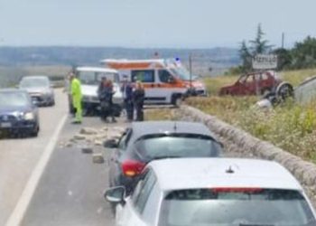Incidente a Ragusa: auto vola e si ribalta su un terreno