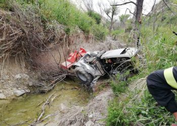 Incidente a Licodia Eubea, cade col trattore in un burrone e muore