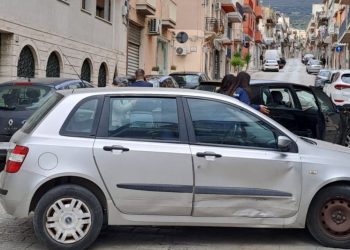 Comiso, causa incidente e scappa: intercettato e denunciato