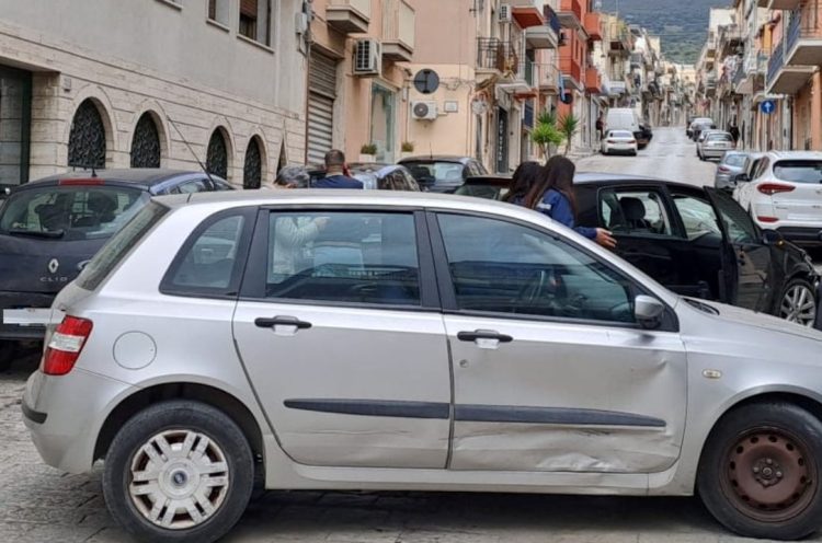 Comiso, causa incidente e scappa: intercettato e denunciato