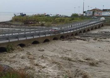 Forte maltempo nel messinese, esondano torrenti: allagamenti e frane