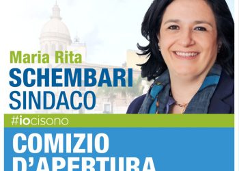 Comizio in piazza Fonte Diana. Maria Rita Schembari con i Comisani