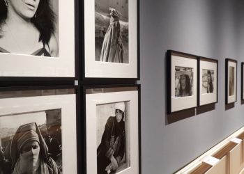 Mostre, a Firenze “Lisetta Carmi. Suonare Forte”