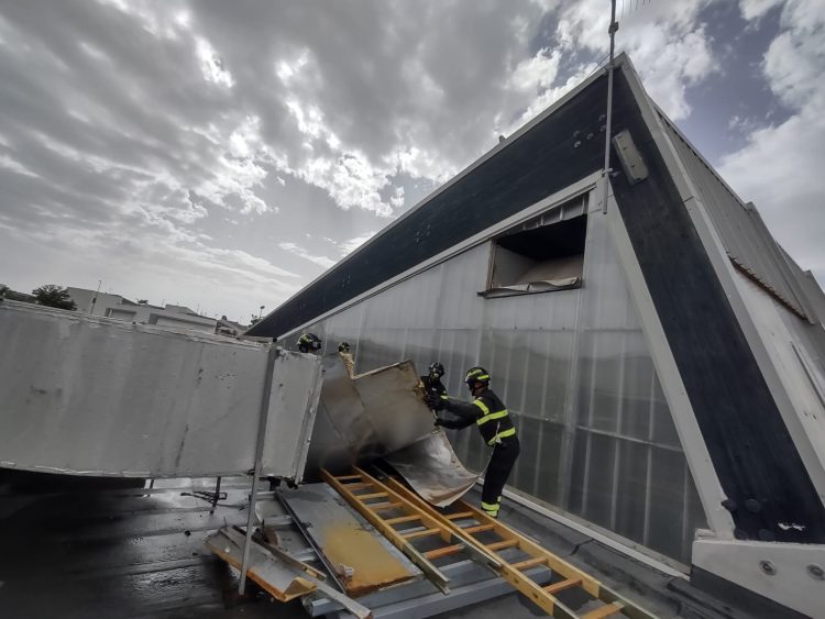 Maltempo, forte vento nel Ragusano: pali pericolanti e tetti divelti a Ragusa, Comiso e Vittoria