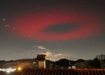 Spiritelli rossi e fantasmi verdi nell'atmosfera terrestre durante le tempeste
