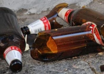 Vandalismo alla villa comunale di Vittoria, lancio di bottiglie contro donne e bambini