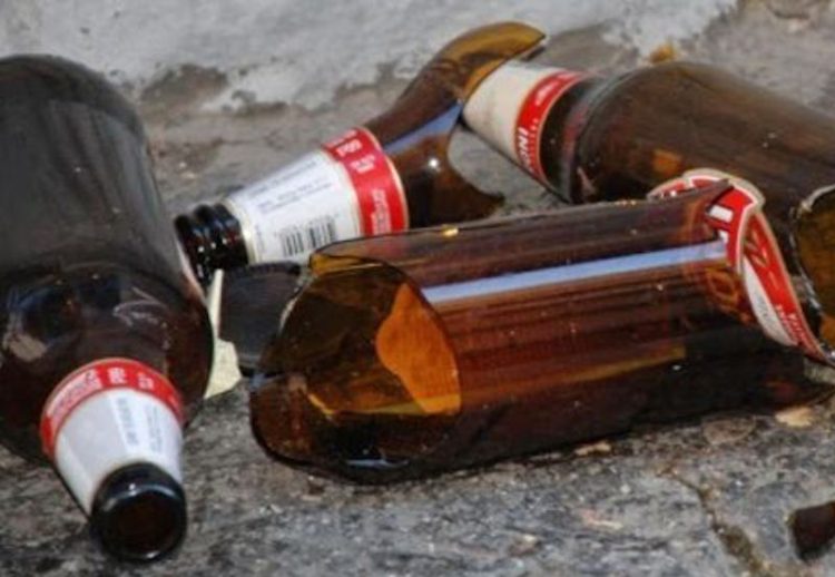 Vandalismo alla villa comunale di Vittoria, lancio di bottiglie contro donne e bambini