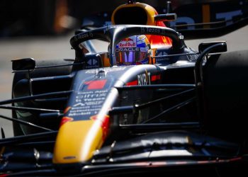 Verstappen in pole al Gp di Spagna, Sainz in prima fila