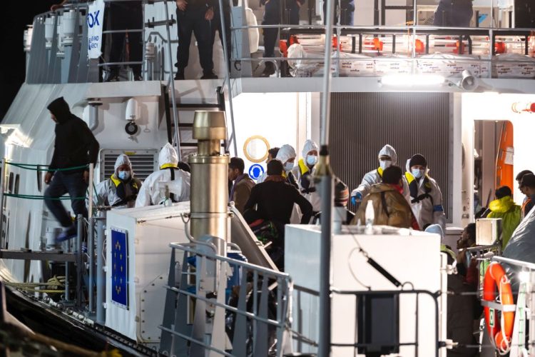 Naufragio migranti in Grecia, chiesta indagine indipendente