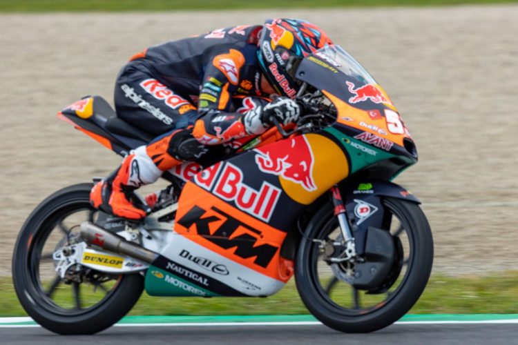Moto3, in Germania vince Oncu davanti a Sasaki