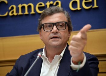 Calenda “Il salario minimo può riunire le opposizioni”