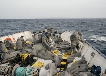 400 migranti in difficoltà, altri 25 a rischio annegamento