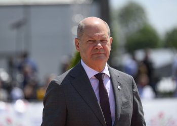 Migranti, Scholz “Non possiamo lasciare l’Italia da sola”