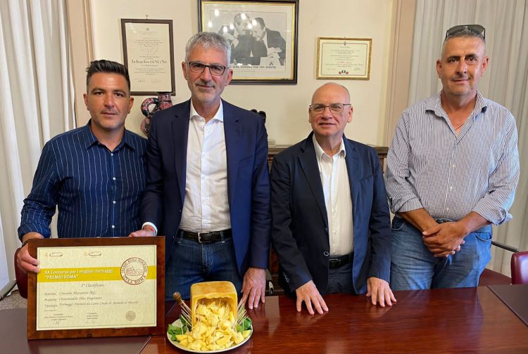 Ragusa, Alessandro Criscione premiato per la bontà del cosacavaddu ibleo stagionato