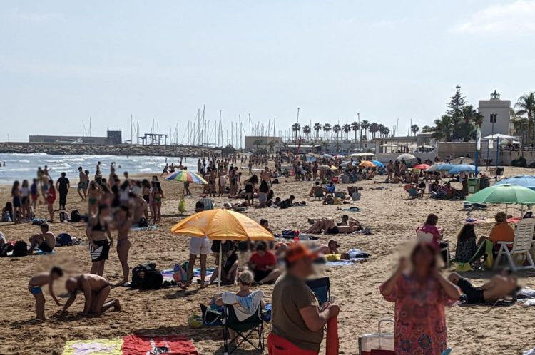 I lavori di dragaggio al porto turistico di Marina di Ragusa prorogati al 16 giugno, Confcommercio: Divieto balneazione e disagi pesanti.
