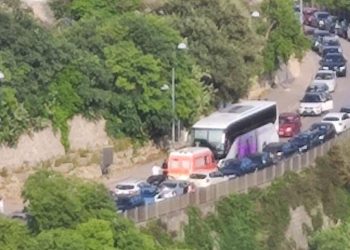 Ragusa, ambulanza imbottigliata in un ingorgo alla circonvallazione