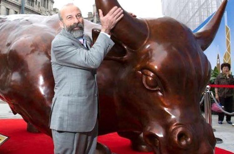 Una targa a Wall Street ricorda lo scultore di Vittoria Arturo Di Modica: autore del Charging Bull