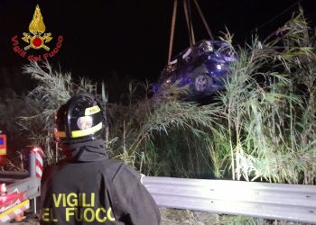 Grave incidente a Santa Croce Camerina: auto vola giù nel canneto