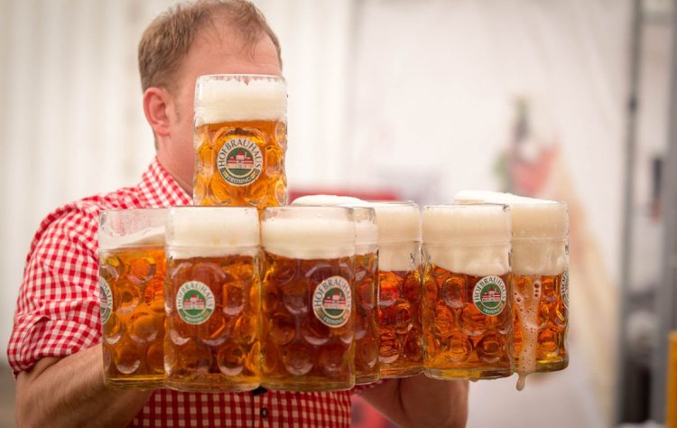 Bere birra fa ingrassare? Quante calorie contiene la birra?