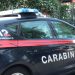 Entra in casa di estranei, scambiato per ladro: 3 feriti