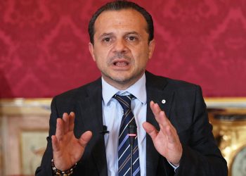 Cateno De Luca ricoverato dopo malore, rinviati impegni elettorali