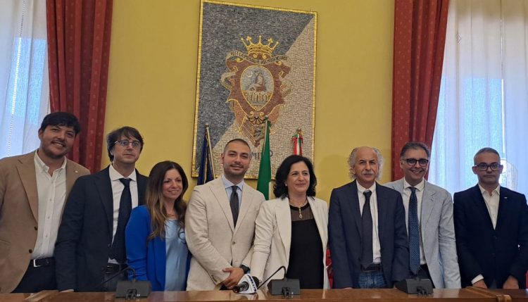 Comiso, il giuramento dei 7 assessori della Giunta Schembari