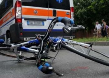 Investe 16enne in bici e fugge, incastrato da una foto
