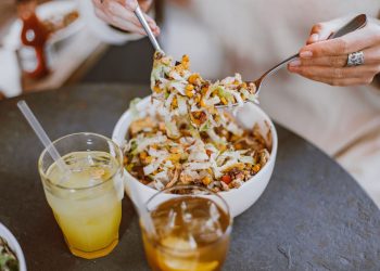 Insalata con pollo: ricetta veloce