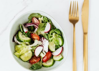 Insalata con mele: ricetta buonissima