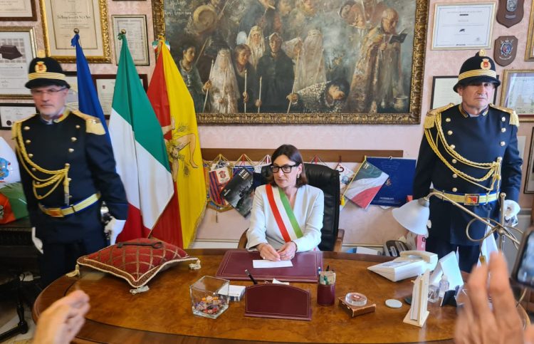 Le chiavi della città e la fascia tricolore per Maria Monisteri sindaco di Modica