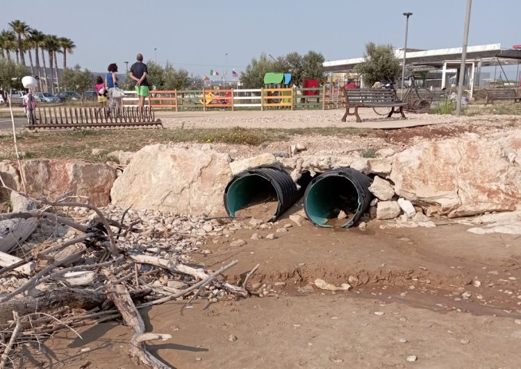 Marina di Ragusa la spiaggetta "Cenerentola"