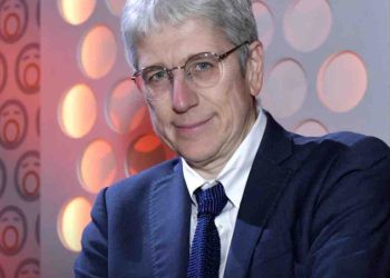 Funerali di Silvio Berlusconi: rinviato a luglio l'appuntamento con Mario Giordano a Modica