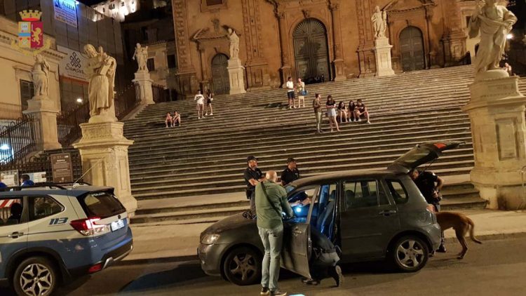 Polizia: sequestro di hashish e marijuana a Modica e Scicli