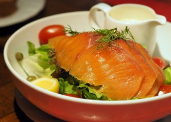 Mangiare il salmone fa ingrassare? Fa bene alla salute?