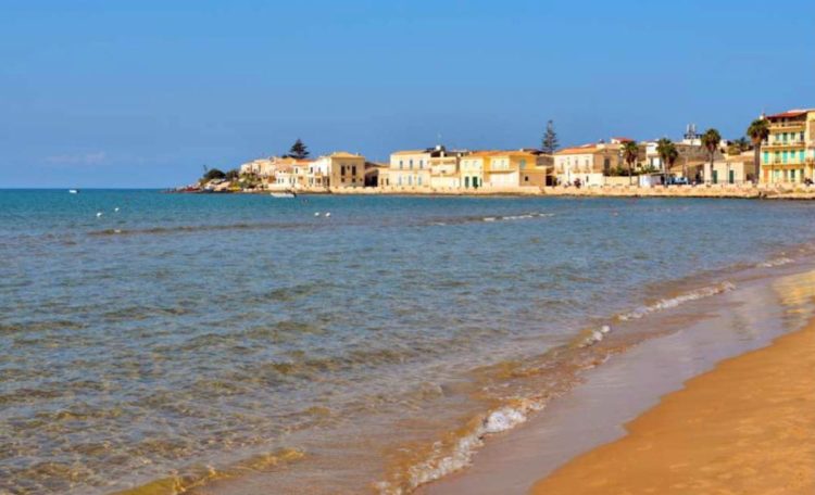 Bandiera verde per la spiaggia di Sampieri: luogo iconico de Il Commissario Montalbano